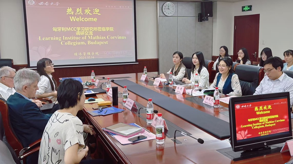 文件名称:匈牙利专家来访01.jpg原图大小:0.19MB