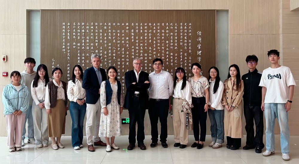 文件名称:匈牙利专家来访02.jpg原图大小:0.20MB